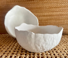 Load image into Gallery viewer, Round Cement Planter | Concrete Pot | Sealant or Drainage Hole options | Dog Dish | Cat Dish | Candle vessel | HANDMADE | JLK